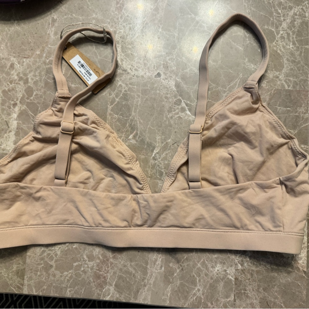 SKIIMS FITS EVERYBODY TRIANGLE BRALETTE - Picture 5 of 9